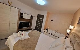All In Jacuzzi Apartment